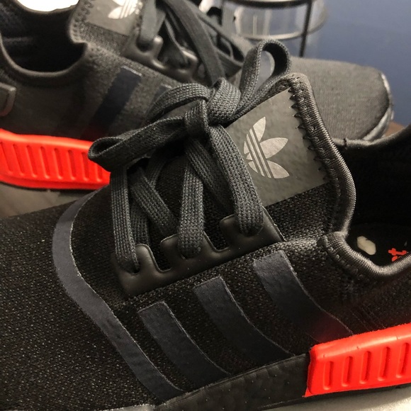 nmd r1 core black solar red